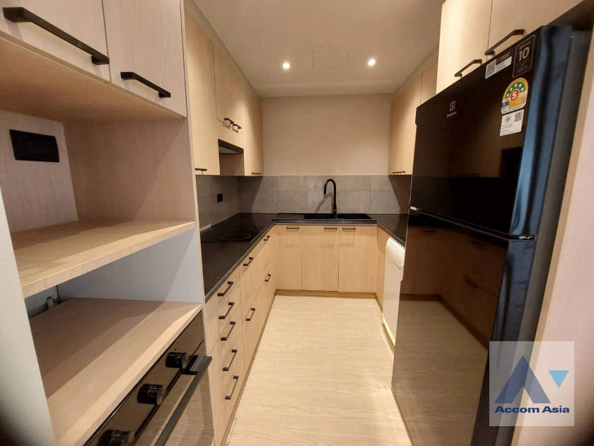  3 Bedrooms  Apartment For Rent in Sathorn, Bangkok  near BTS Sala Daeng - MRT Lumphini (AA40711)