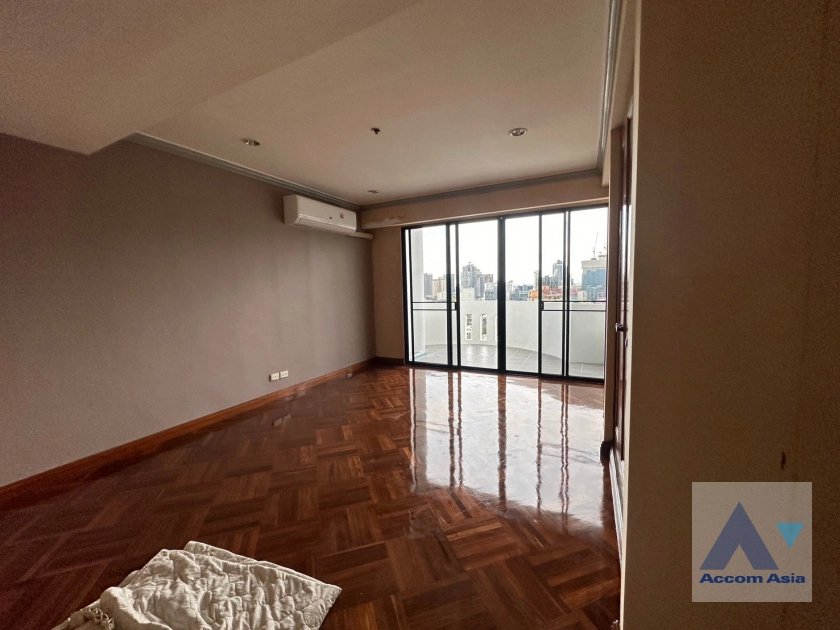unit 2 Bedrooms  Apartment For Rent in Sukhumvit, Bangkok  near BTS Ekkamai (AA40716)