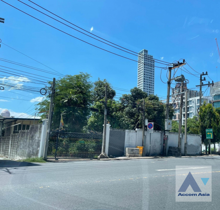 unit 4 Bedrooms  House For Sale in Sukhumvit, Bangkok  near BTS On Nut (AA40717)