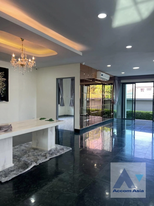 10  5 br House for rent and sale in Dusit ,Bangkok  AA40722