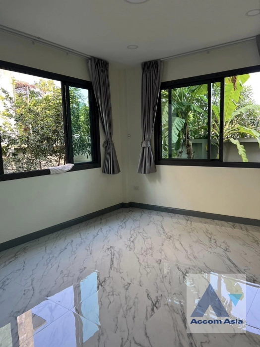 11  5 br House for rent and sale in Dusit ,Bangkok  AA40722