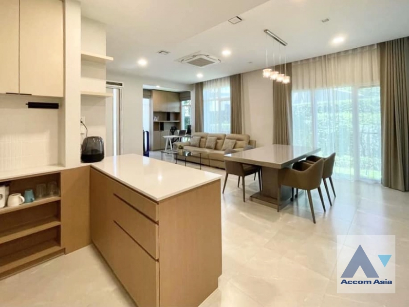 unit 4 Bedrooms  House For Rent in Pattanakarn, Bangkok  (AA40723)