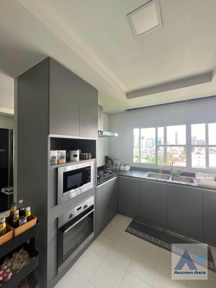 unit 3 Bedrooms  Condominium For Rent in Sukhumvit, Bangkok  near BTS Phrom Phong (AA40751)