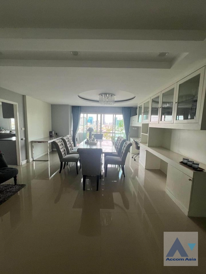 unit 3 Bedrooms  Condominium For Rent in Sukhumvit, Bangkok  near BTS Phrom Phong (AA40751)
