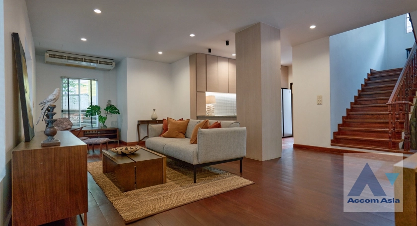 unitPrivate Swimming Pool |  4 Bedrooms  House For Rent in Sukhumvit, Bangkok  near BTS Phrom Phong (9002001)