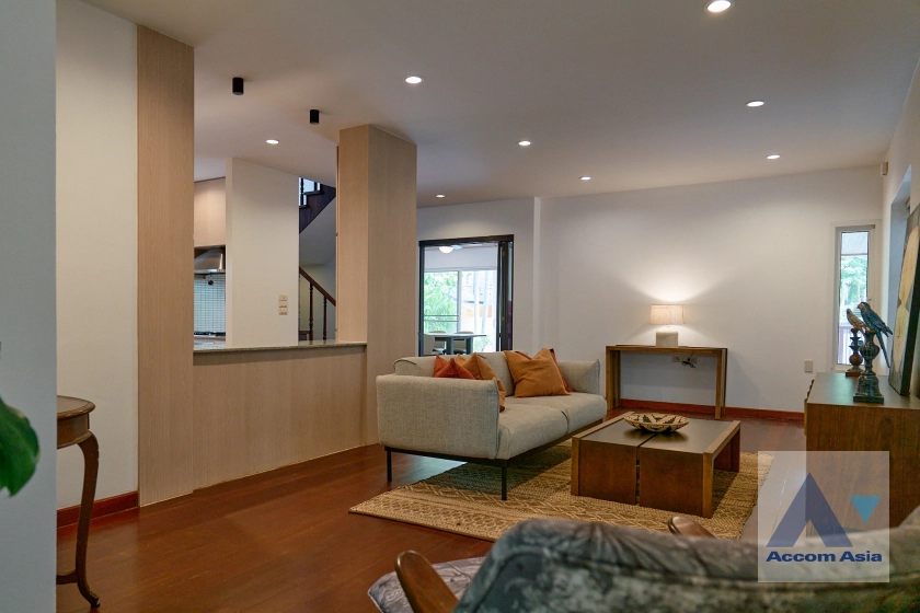  1  4 br House For Rent in Sukhumvit ,Bangkok BTS Phrom Phong 9002001