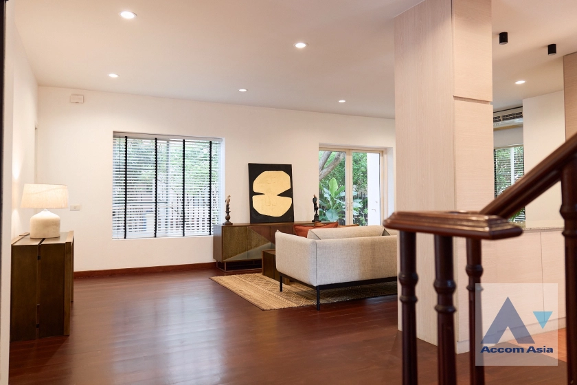 12  4 br House For Rent in Sukhumvit ,Bangkok BTS Phrom Phong 9002001
