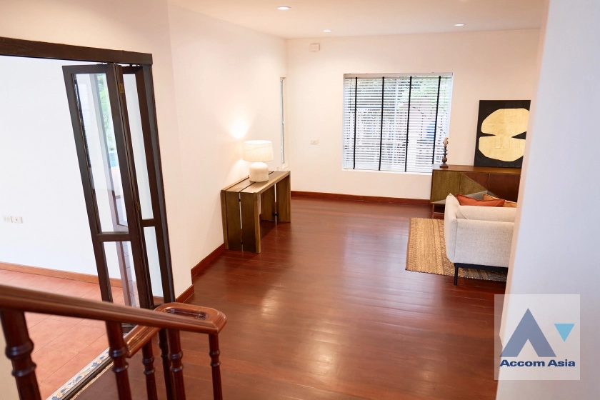 11  4 br House For Rent in Sukhumvit ,Bangkok BTS Phrom Phong 9002001