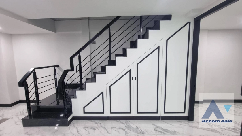 6  6 br House For Rent in Sukhumvit ,Bangkok BTS Phrom Phong AA40777