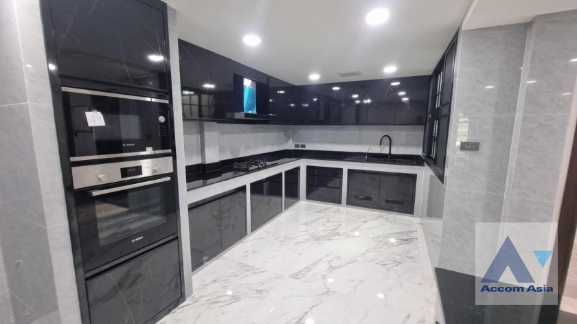 10  6 br House For Rent in Sukhumvit ,Bangkok BTS Phrom Phong AA40777