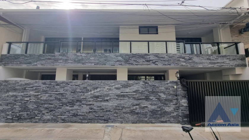  2  6 br House For Rent in Sukhumvit ,Bangkok BTS Phrom Phong AA40777
