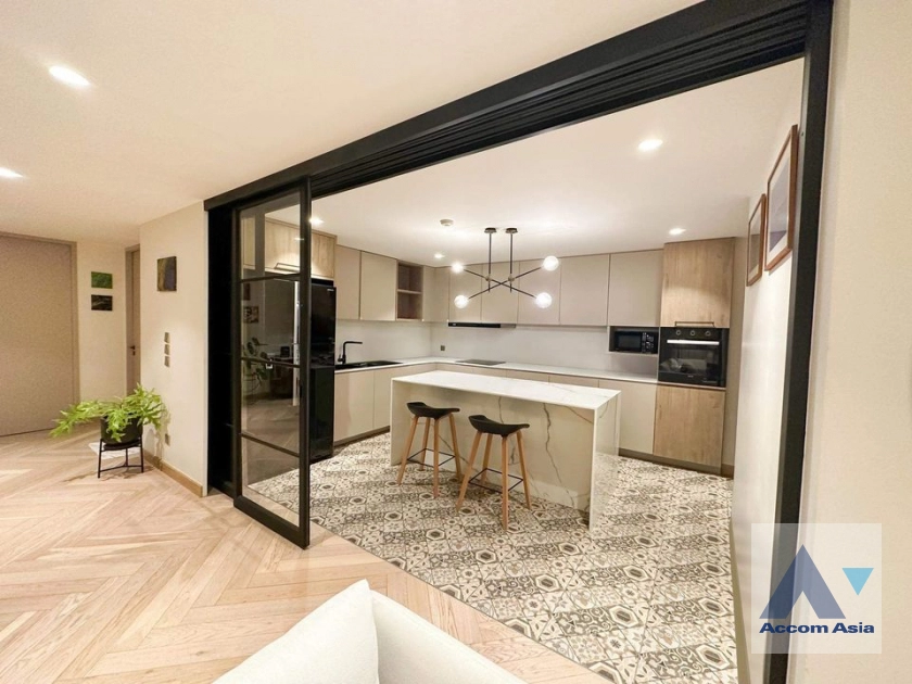 unit 2 Bedrooms  Condominium For Sale in Sukhumvit, Bangkok  near BTS Phrom Phong (AA40780)