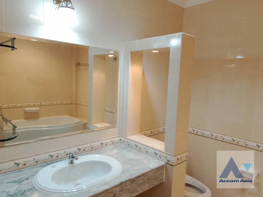 19  3 br Townhouse for rent and sale in Bang Na ,Bangkok BTS Bearing at Fantasia Villa 2 AA40788