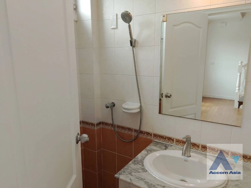 22  3 br Townhouse for rent and sale in Bang Na ,Bangkok BTS Bearing at Fantasia Villa 2 AA40788