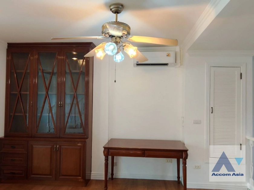 24  3 br Townhouse for rent and sale in Bang Na ,Bangkok BTS Bearing at Fantasia Villa 2 AA40788