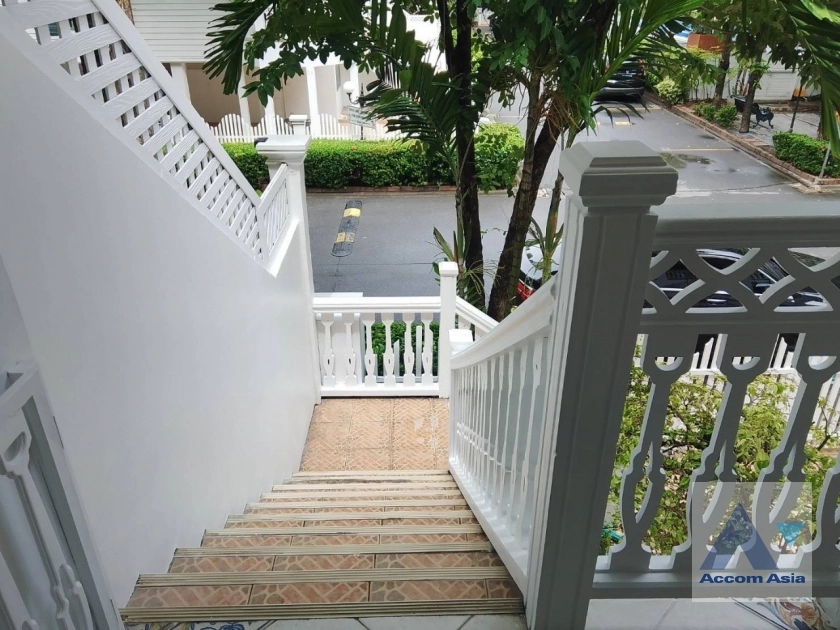 32  3 br Townhouse for rent and sale in Bang Na ,Bangkok BTS Bearing at Fantasia Villa 2 AA40788