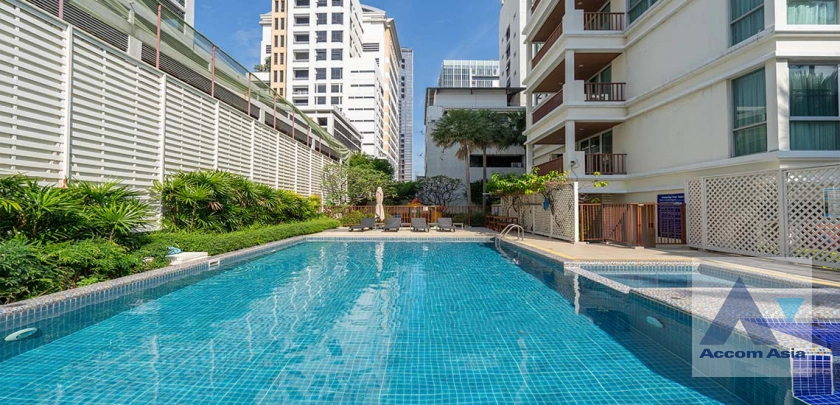  High-end Low Rise  Apartment  3 Bedroom for Rent BTS Surasak in Silom Bangkok