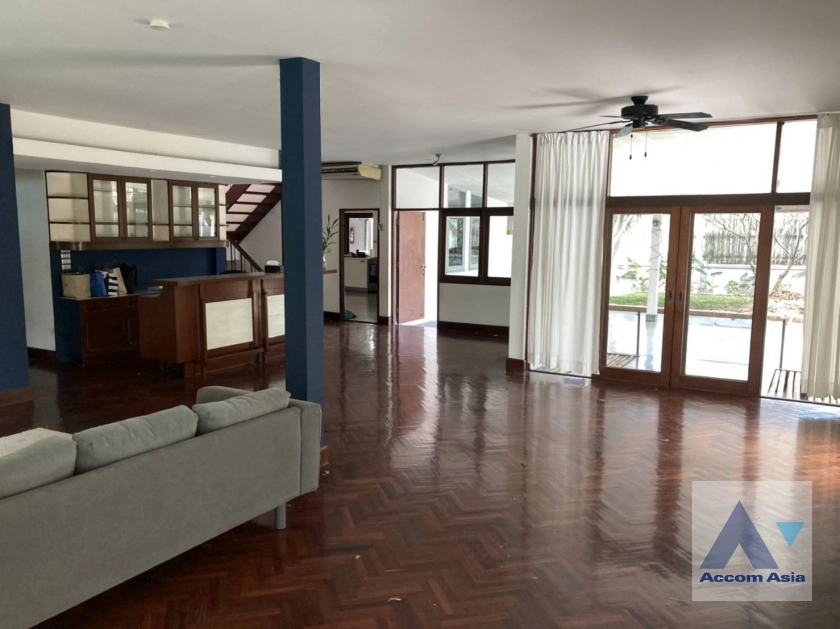 11  4 br House For Rent in New Phetchaburi ,Bangkok MRT Phetchaburi AA40803