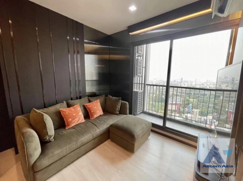 unit 2 Bedrooms  Condominium For Rent in Ploenchit, Bangkok  near BTS Ploenchit (AA40819)