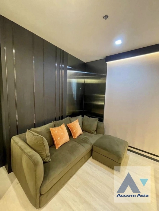 unit 2 Bedrooms  Condominium For Rent in Ploenchit, Bangkok  near BTS Ploenchit (AA40819)