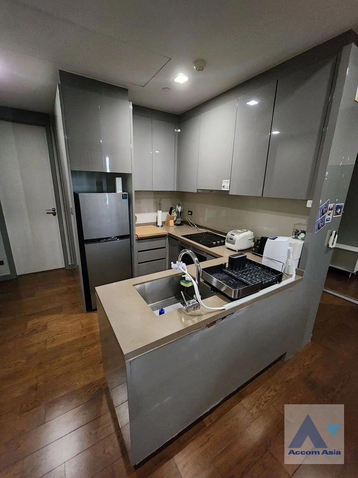 unit 2 Bedrooms  Condominium For Rent in Silom, Bangkok  near BTS Chong Nonsi (AA40828)
