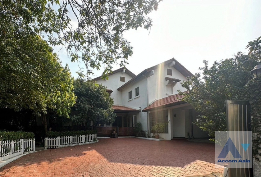 unit 3 Bedrooms  House For Sale in Sukhumvit, Bangkok  near BTS Phra khanong (AA40835)