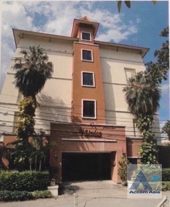  1  Building For Sale in Pattanakarn ,Bangkok  AA40836