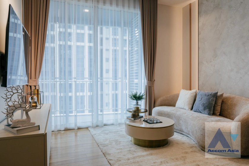 unit 1 Bedroom  Condominium For Rent & Sale in Sukhumvit, Bangkok  near BTS Phrom Phong (AA40840)