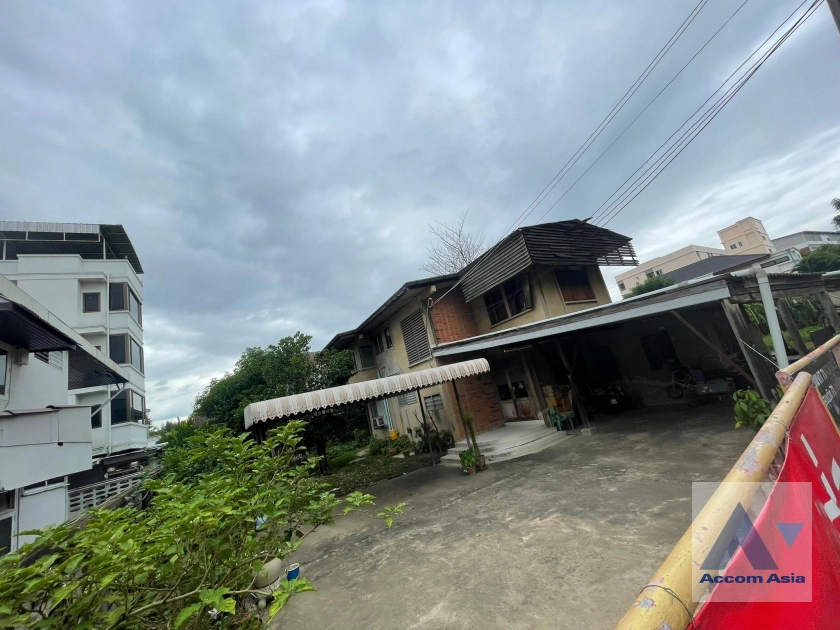  2  3 br House For Sale in Sukhumvit ,Bangkok BTS Phra khanong AA40848