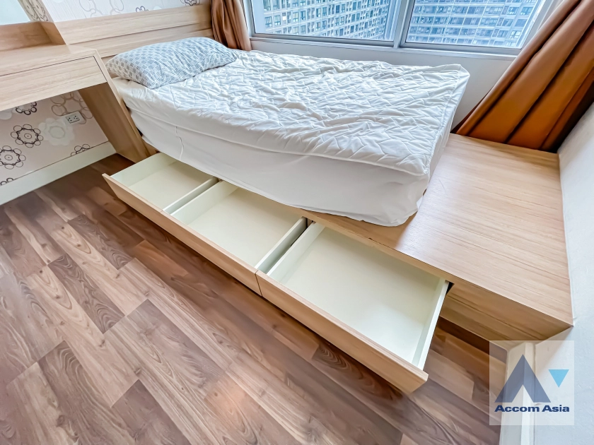 19  2 br Condominium For Sale in Charoen Nakhon ,Bangkok BTS Pho Nimit at The room Sathorn Taksin AA40851