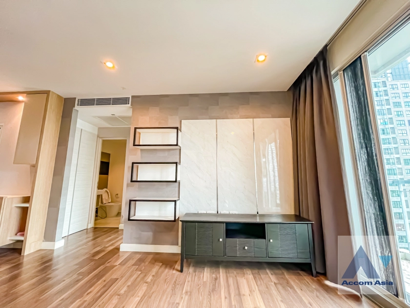 5  2 br Condominium For Sale in Charoen Nakhon ,Bangkok BTS Pho Nimit at The room Sathorn Taksin AA40851