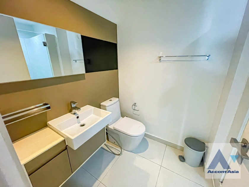 23  2 br Condominium For Sale in Charoen Nakhon ,Bangkok BTS Pho Nimit at The room Sathorn Taksin AA40851
