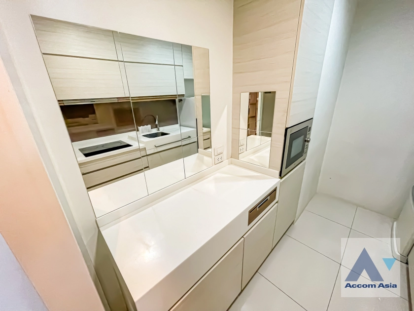 26  2 br Condominium For Sale in Charoen Nakhon ,Bangkok BTS Pho Nimit at The room Sathorn Taksin AA40851