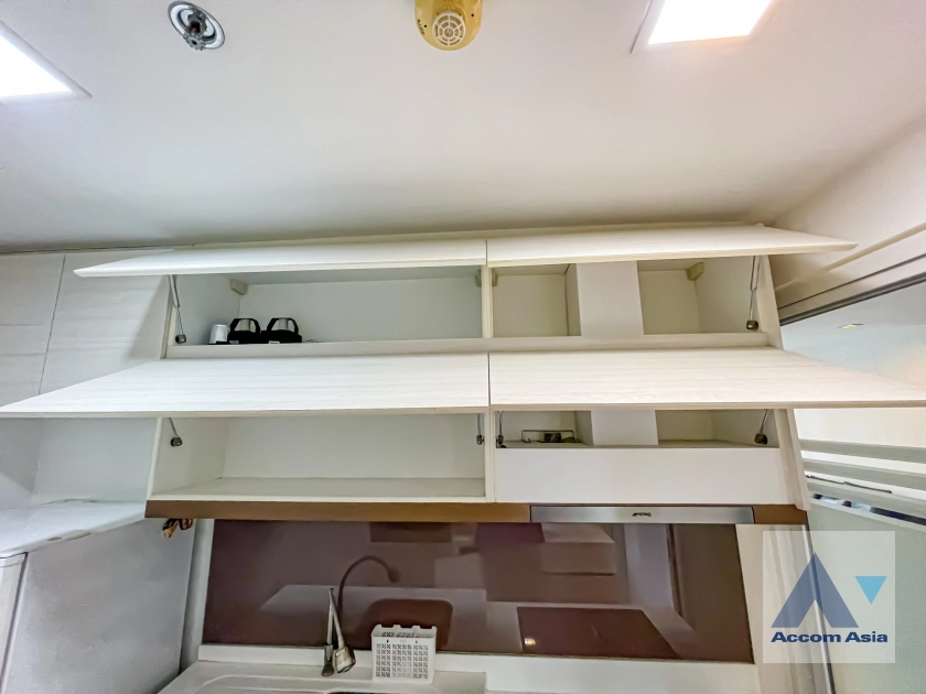 12  2 br Condominium For Sale in Charoen Nakhon ,Bangkok BTS Pho Nimit at The room Sathorn Taksin AA40851