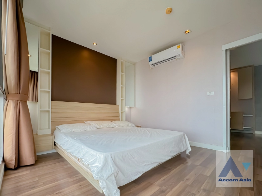 14  2 br Condominium For Sale in Charoen Nakhon ,Bangkok BTS Pho Nimit at The room Sathorn Taksin AA40851