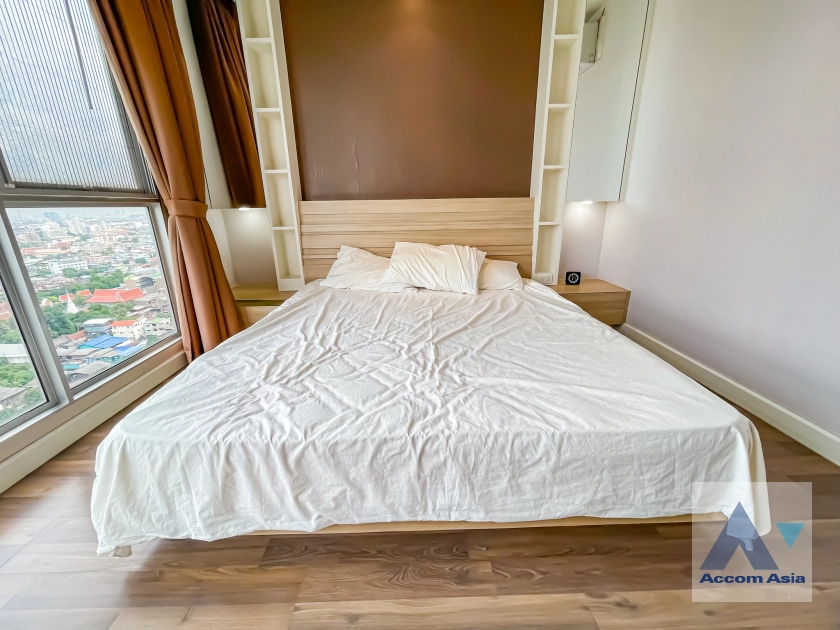 17  2 br Condominium For Sale in Charoen Nakhon ,Bangkok BTS Pho Nimit at The room Sathorn Taksin AA40851