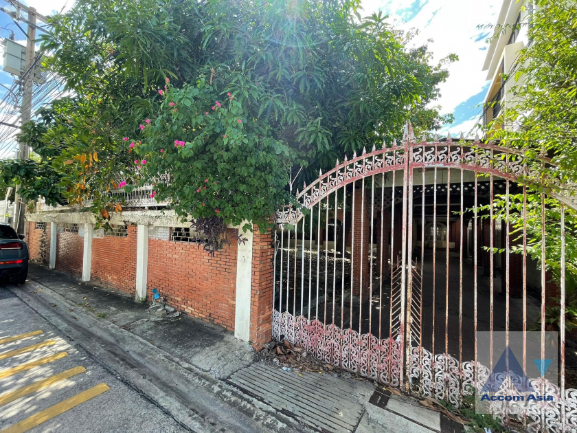 unit House For Sale in Sukhumvit, Bangkok  near BTS Phra khanong (AA40852)