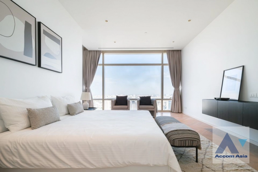 unit 3 Bedrooms  Condominium For Sale in Sathorn, Bangkok  near BTS Saphan Taksin (AA40863)