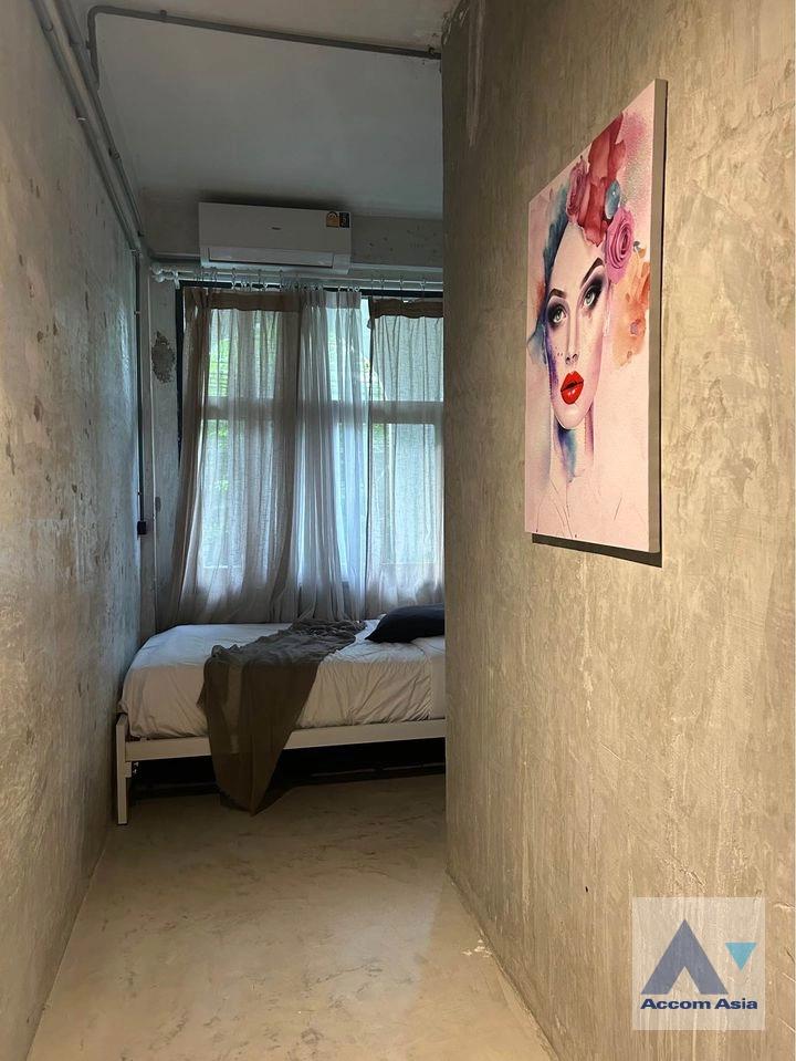 unit 4 Bedrooms  Townhouse For Rent in Sukhumvit, Bangkok  near BTS Phra khanong (AA40869)