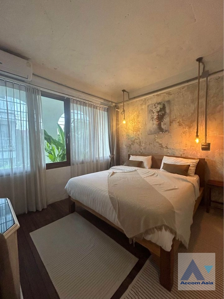  2  4 br Townhouse For Rent in Sukhumvit ,Bangkok BTS Phra khanong AA40869