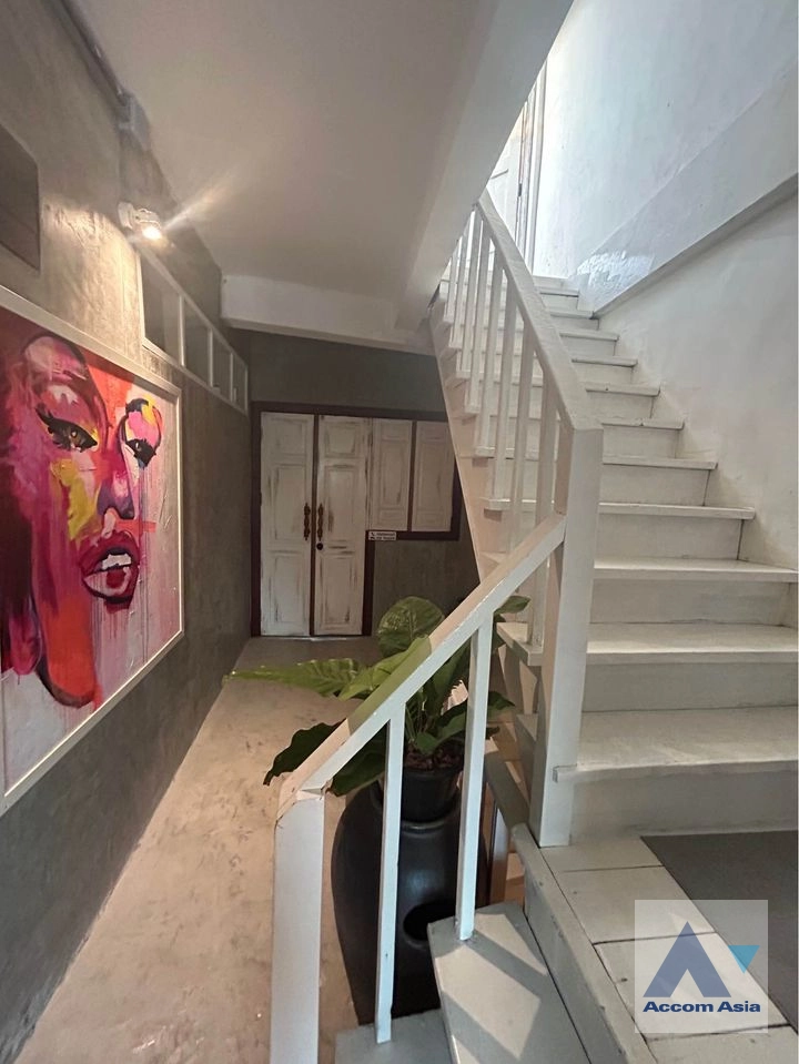 11  4 br Townhouse For Rent in Sukhumvit ,Bangkok BTS Phra khanong AA40869