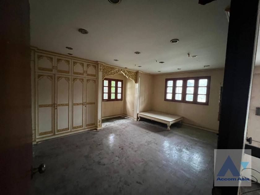 5  4 br House For Rent in Sukhumvit ,Bangkok BTS Phrom Phong AA40873