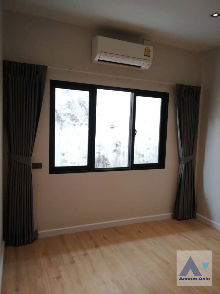 11  2 br Townhouse for rent and sale in Ratchadaphisek ,Bangkok  AA40878