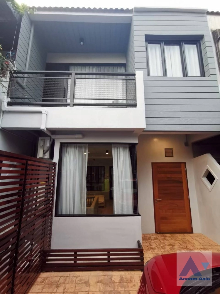 unit 2 Bedrooms  Townhouse For Rent & Sale in Ratchadaphisek, Bangkok  (AA40878)