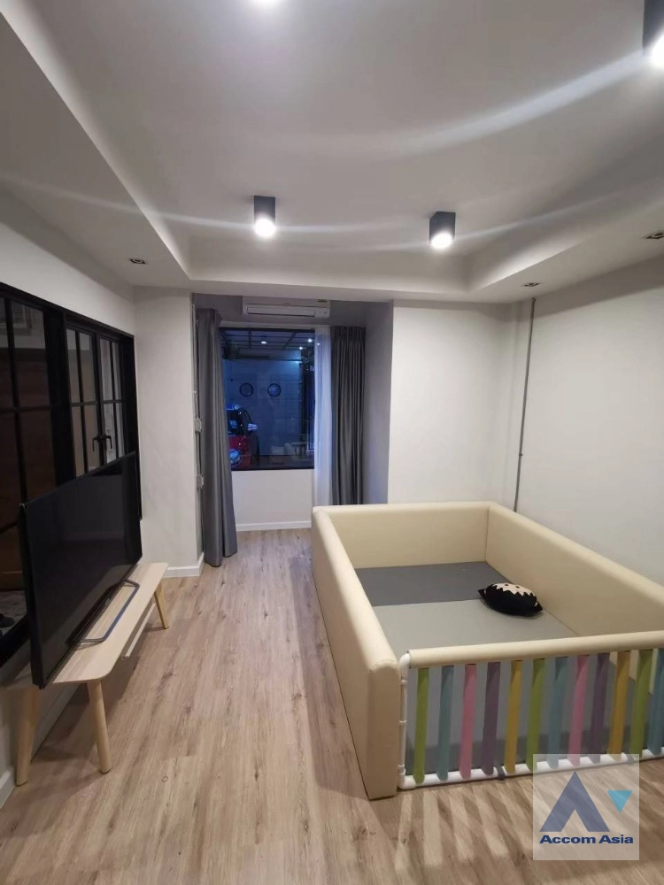7  2 br Townhouse for rent and sale in Ratchadaphisek ,Bangkok  AA40878