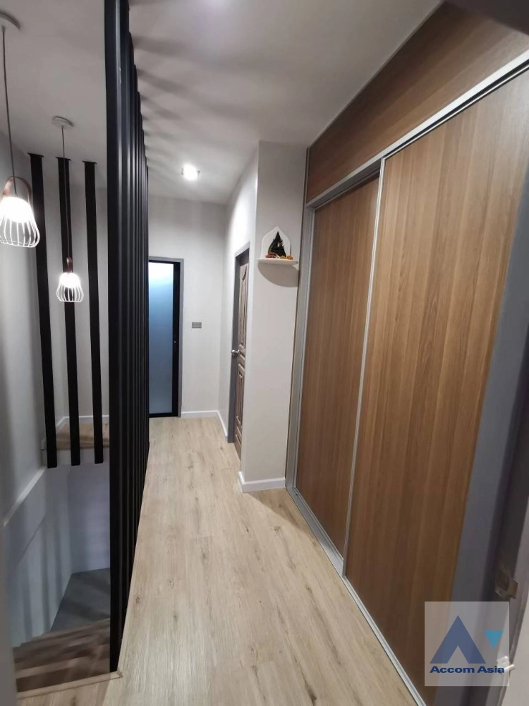 6  2 br Townhouse for rent and sale in Ratchadaphisek ,Bangkok  AA40878