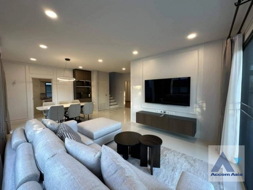 unit 4 Bedrooms  House For Rent & Sale in Samutprakan, Samutprakan  (AA40882)