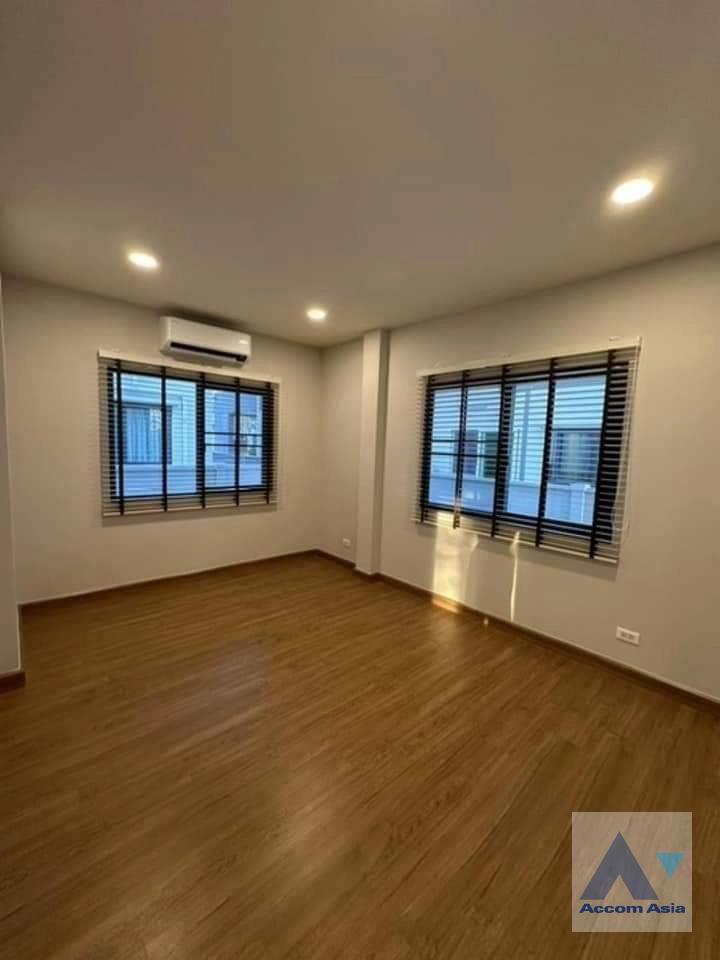 10  4 br House for rent and sale in Samutprakan ,Samutprakan  at Centro Bangna AA40882