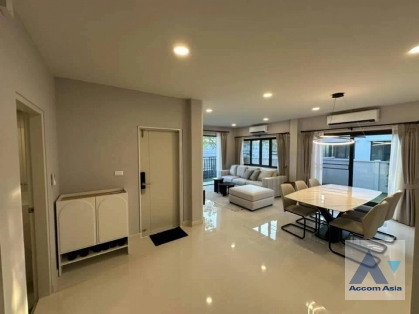 unit 4 Bedrooms  House For Rent & Sale in Samutprakan, Samutprakan  (AA40882)