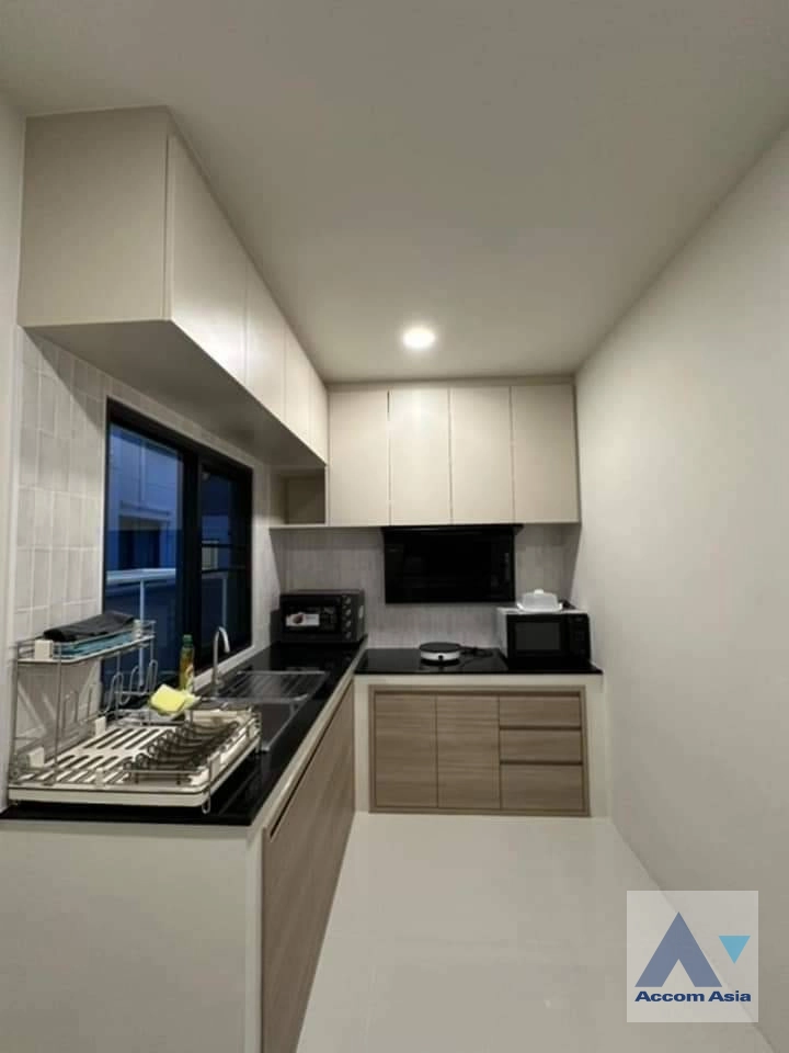 unit 4 Bedrooms  House For Rent & Sale in Samutprakan, Samutprakan  (AA40882)